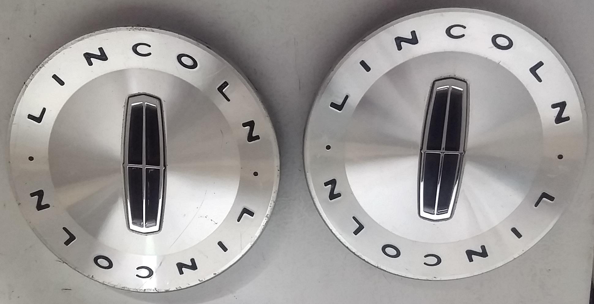 Set of 2 used Lincoln Towncar Wheel caps Emblems Lincoln 2003 - 2005 Town Car Wheel Caps Emblems